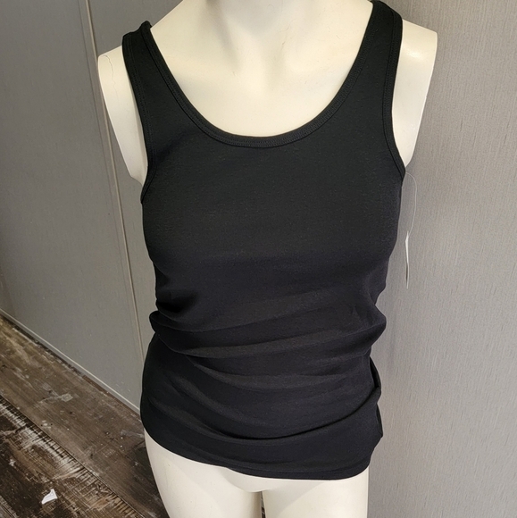 Bobbie Brooks Tops - Bobbie brooks black tank top !!